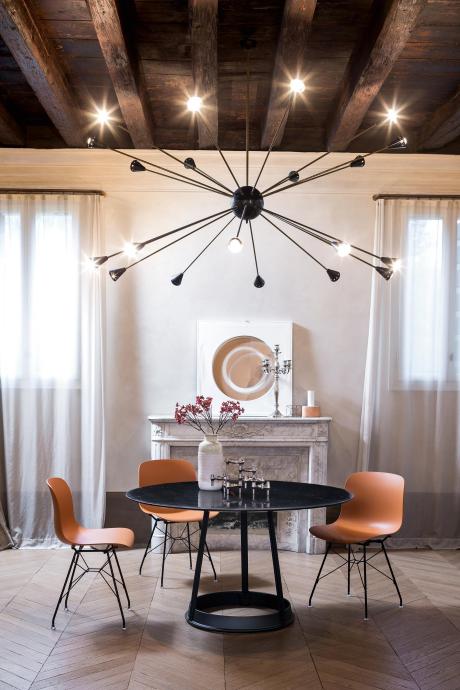 Magis Brut Round Table